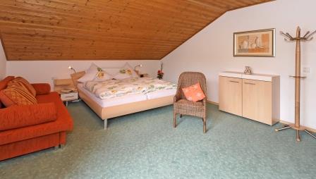 Schlafzimmer Ferienwohnung Dorfblick